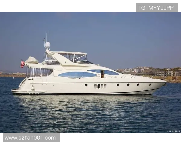 足球巨星畅游碧海蓝天享受豪华游艇度假时光尽显奢华与休闲风采